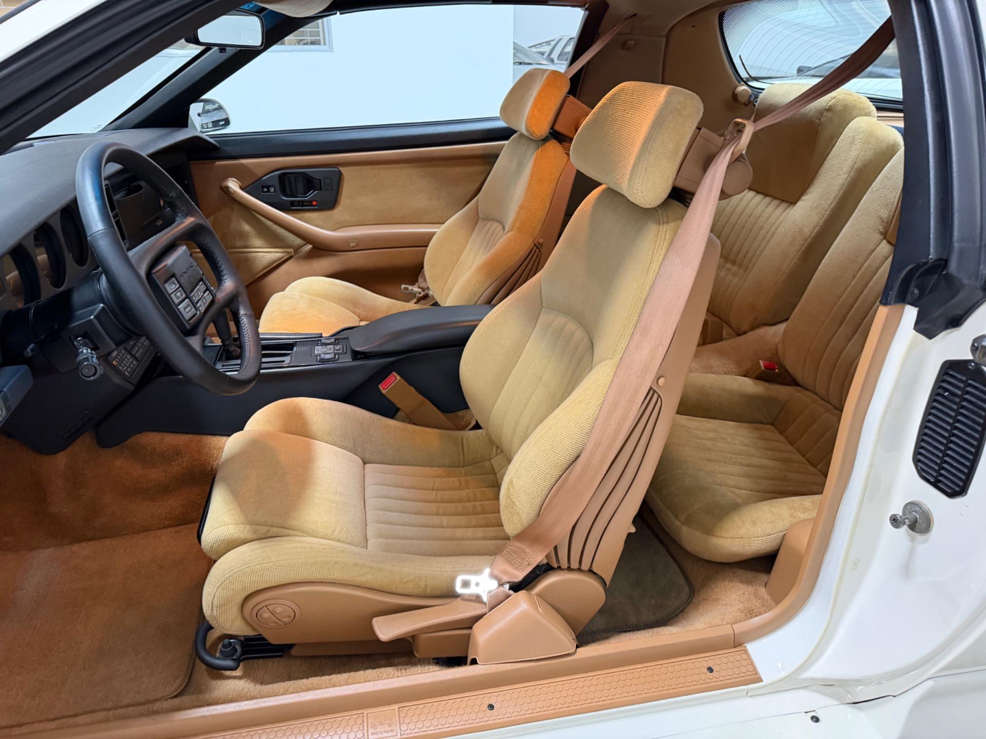 1989 Pontiac Firebird - Photo 10